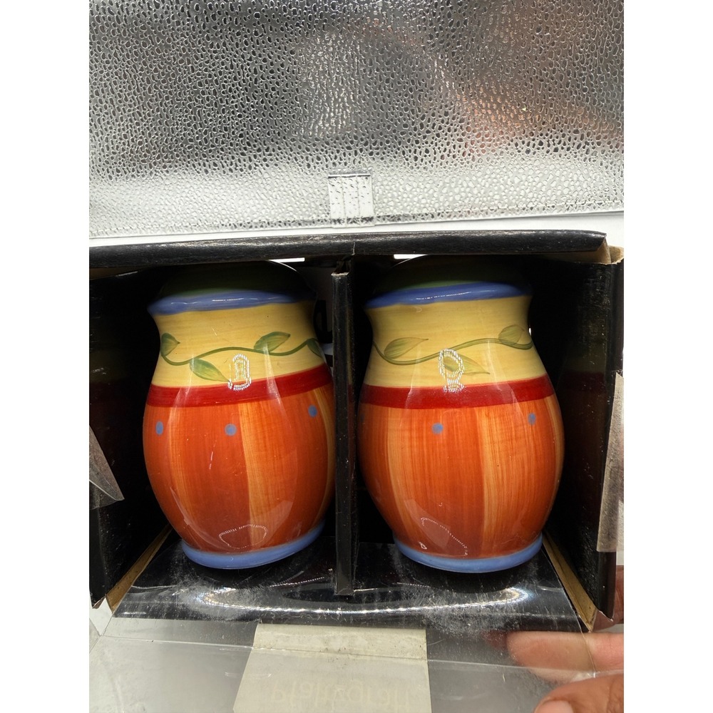 Pfaltzgraff‎ Napoli salt and pepper set